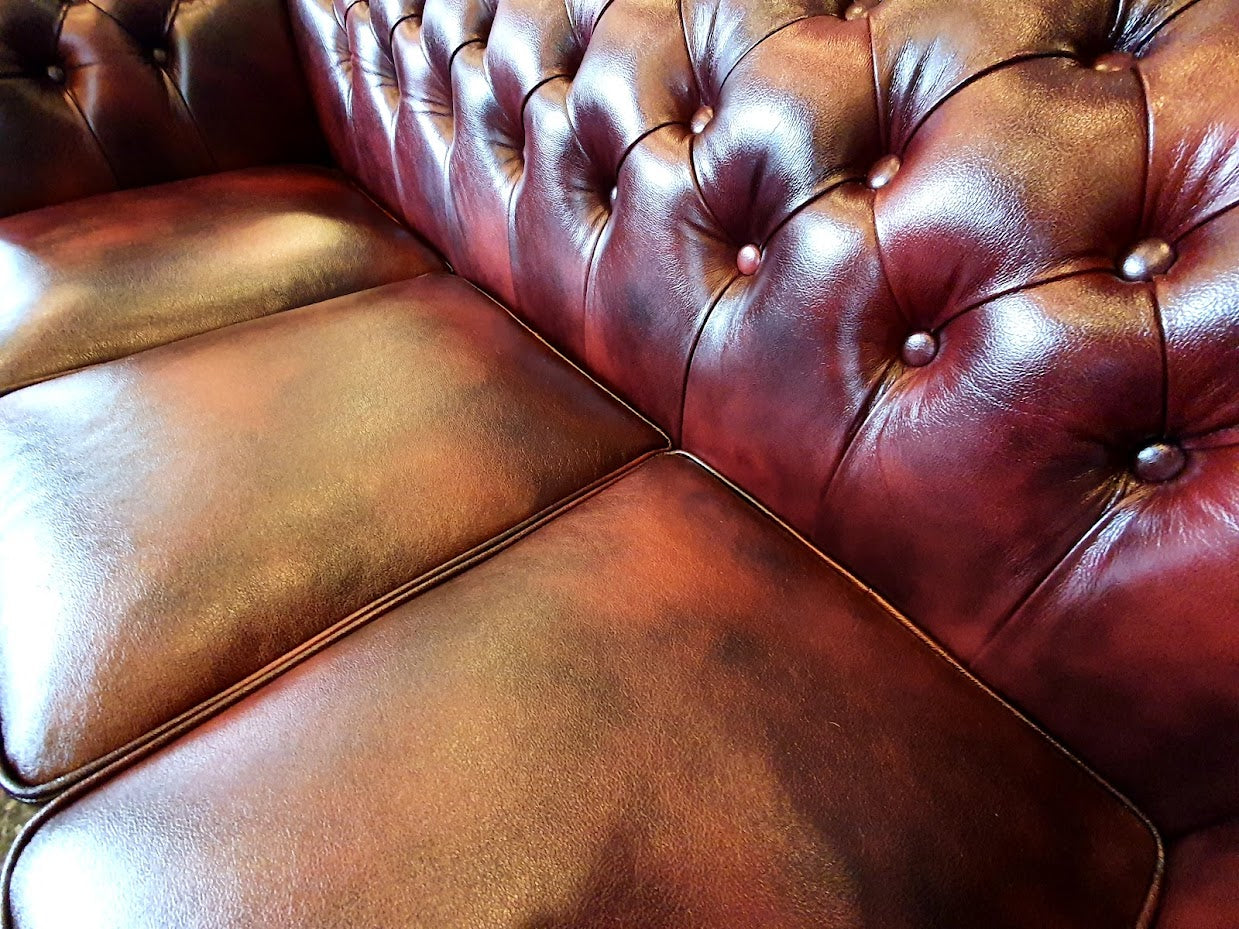 Ruby Chesterfield 3 Sitzer Sofa aus Leder Antique Red
