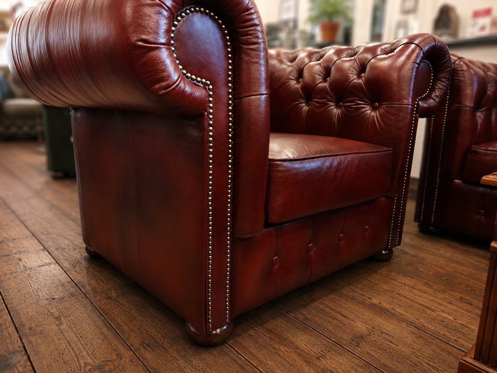 Ruby Chesterfield Sessel aus Leder Antique Red