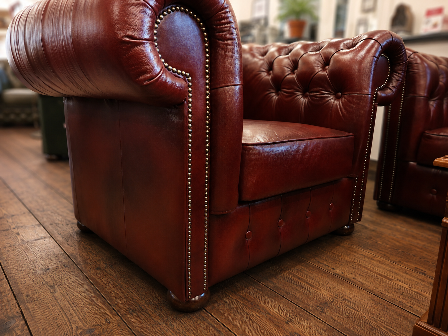 Ruby Chesterfield Sessel aus Leder Antique Red