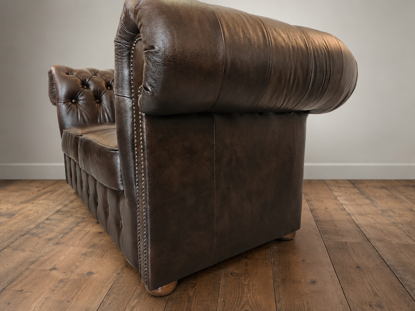 Umber Chesterfield 2-Sitzer Sofa aus Rindsleder Amtique Brown