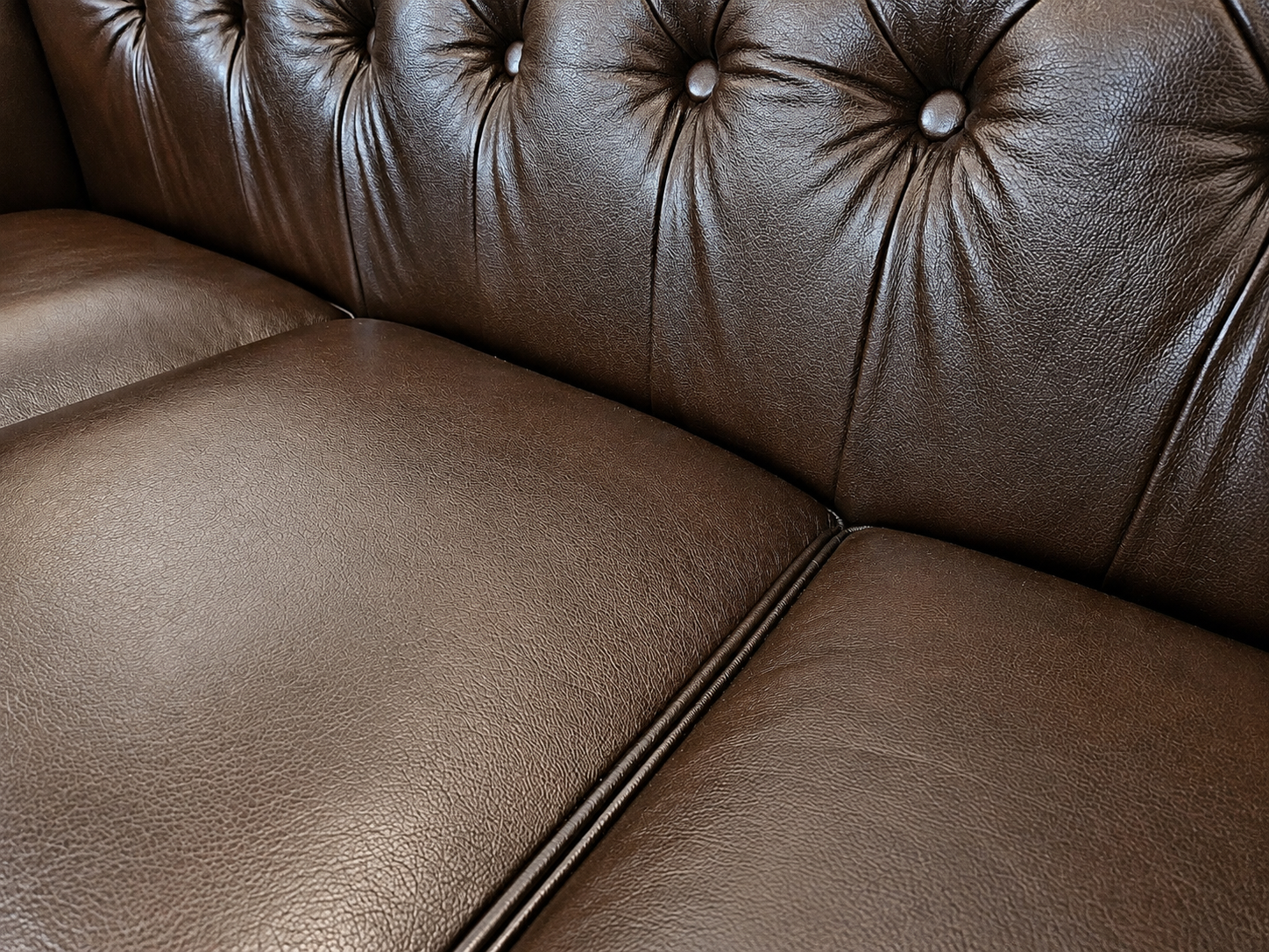 Umber Chesterfield 3-Sitzer Sofa aus Leder Antique Brown