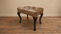 Chesterfield taburet TAWNY